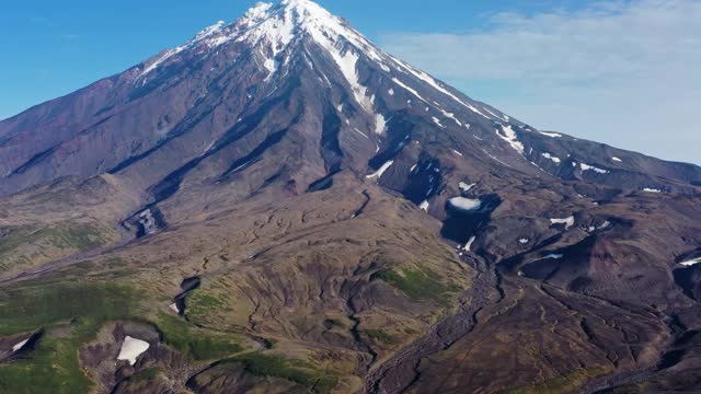 Koryaksky火山鸟瞰图视频素材