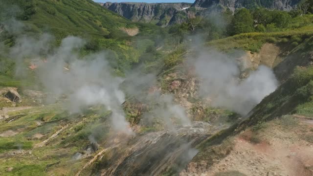 间歇泉谷的温泉和喷气孔视频素材