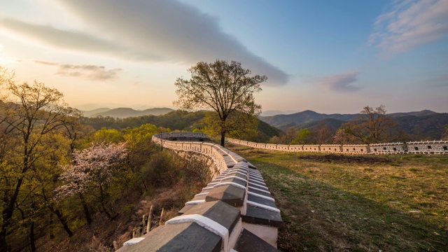 韩国京畿道光州寺南山城城堡的春景视频素材