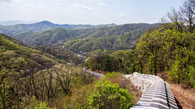 韩国京畿道光州寺南山城城堡的春景视频素材