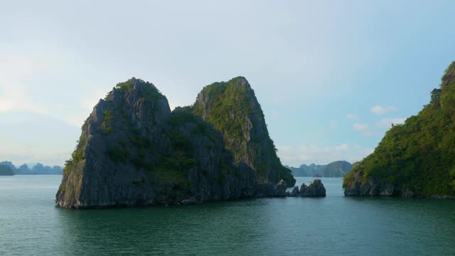 越南下龙湾热带岛屿视频素材