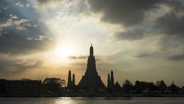 4K延时Wat Arun Ratchawararam Ratchawaramahawihan(黎明神殿)视频素材