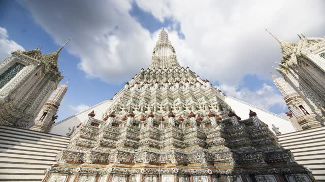 4K延时Wat Arun Ratchawararam Ratchawaramahawihan(黎明神殿)视频素材