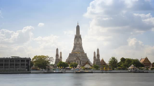 4K延时Wat Arun Ratchawararam Ratchawaramahawihan(黎明神殿)视频素材