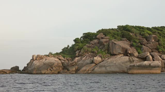 泰国Similan群岛上的石头和岩石视频素材