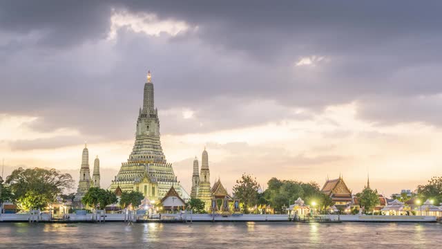 4K延时Wat Arun Ratchawararam Ratchawaramahawihan(黎明神殿)视频素材