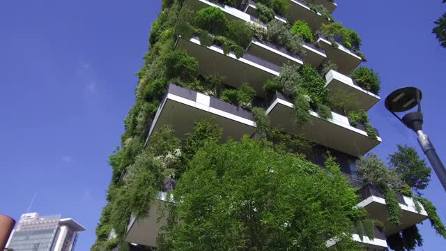 在米兰被称为Bosco Vertical的摩天大楼视频素材