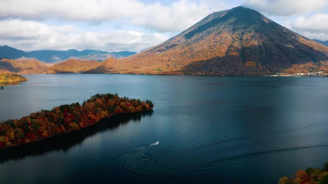 Chuzenji和Mt Nantai湖视频素材