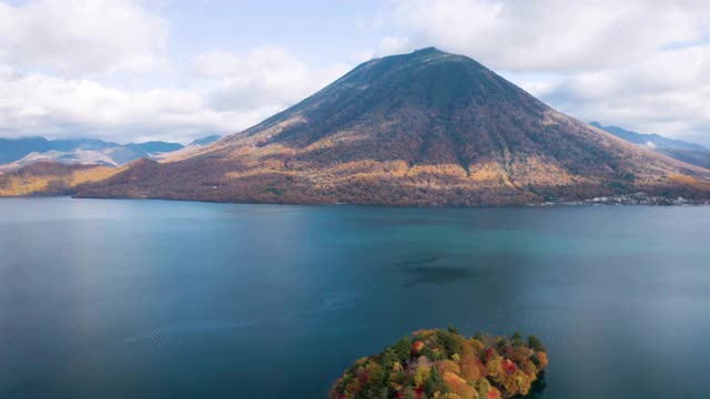 Chuzenji和Mt Nantai湖视频素材