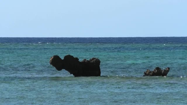 冲绳县读itan村海滨风光视频素材