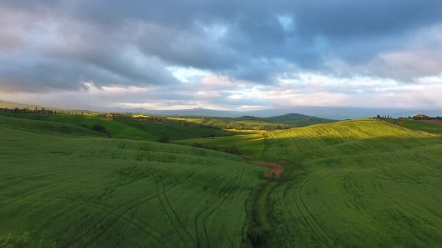 托斯卡纳空中日出农田山丘景观视频素材