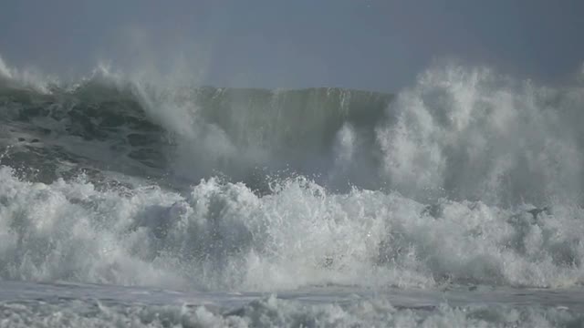 大波浪溅视频素材