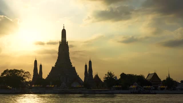 4K延时Wat Arun Ratchawararam Ratchawaramahawihan(黎明神殿)视频素材