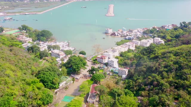 大屿山大澳渔村上空低空飞行视频素材