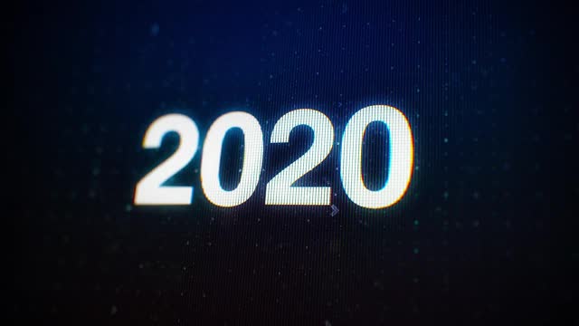 2020年变为2021年。白色发光数字在液晶电脑屏幕上与浅焦点。3 d渲染动画。2021年新年快乐视频素材