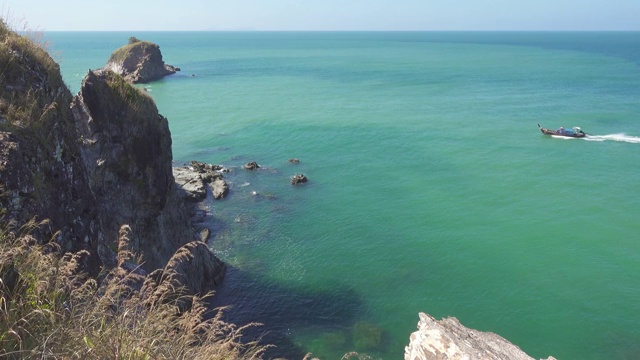 岩石海岸和大海，泰国，Koh Lanta, 4k视频素材