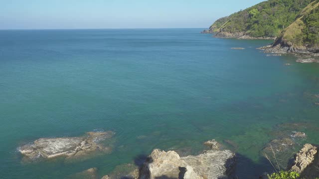 岩石海岸和大海，泰国，Koh Lanta, 4k视频素材