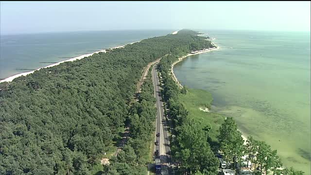 海和海湾被沙嘴分开视频素材