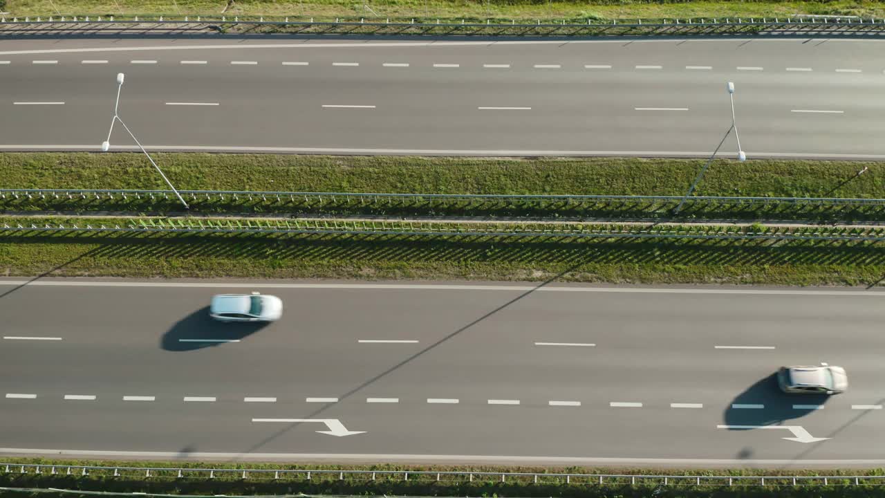 卡车在高速公路上视频素材