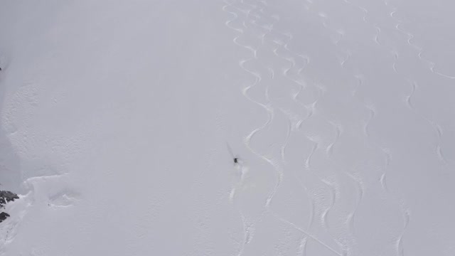 在奥地利阿尔卑斯山滑雪下山视频素材