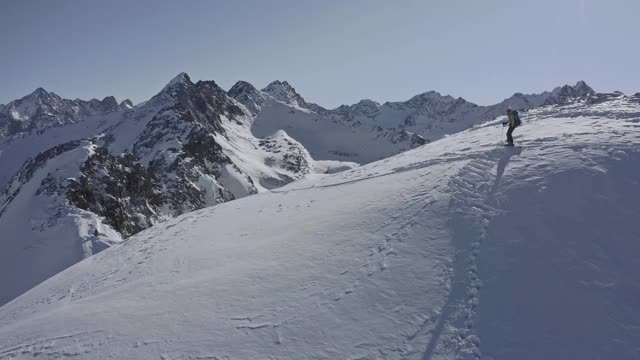 在奥地利阿尔卑斯山滑雪下山视频下载