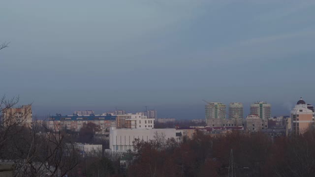 辛菲罗波尔城景晨曦熹微，城市建筑晨曦熹微视频素材