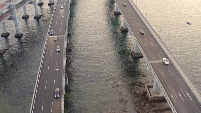 以海为背景的跨海大桥空城道路视频素材