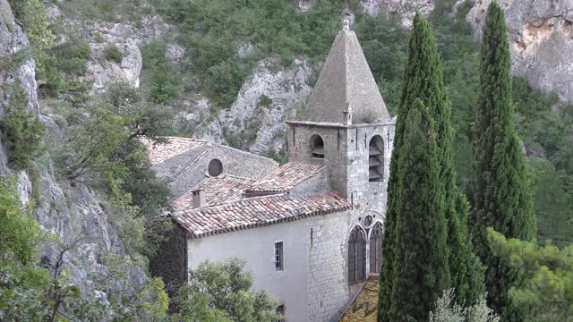 Moustiers-Sainte-Marie村。法国普罗旺斯视频素材