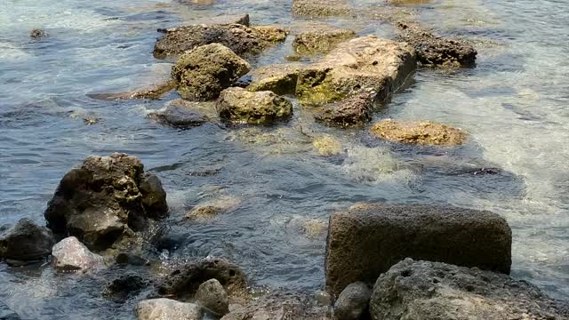 天然的码头和海上的船只。视频素材