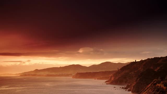 夕阳西下的西班牙海岸，安达卢西亚的悬崖视频素材