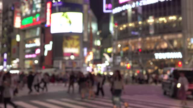 涉谷穿越模糊模式的夜晚时间视频素材