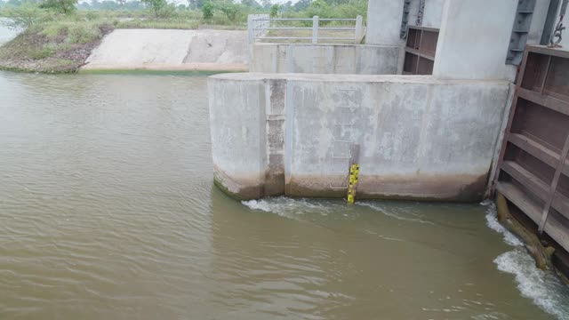 大坝溢流视频下载