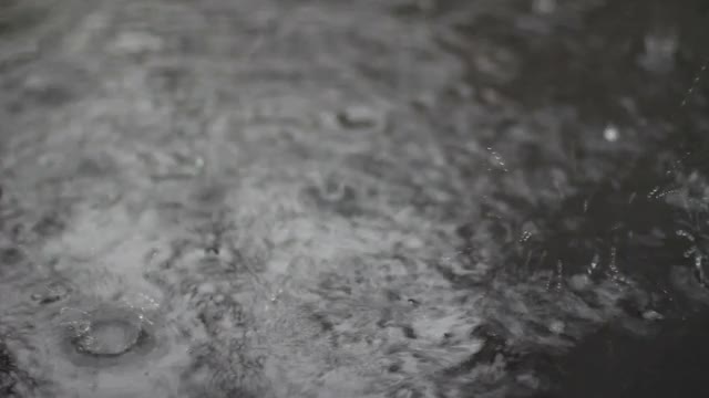 浅田里的雨滴视频素材