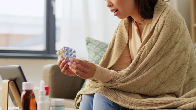 有药物的女病人有视频咨询视频素材