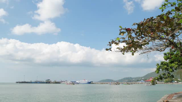 美丽的夏日大海和蓝天从苏梅岛码头，泰国视频素材