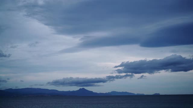 海岸上空的时间流逝云视频素材