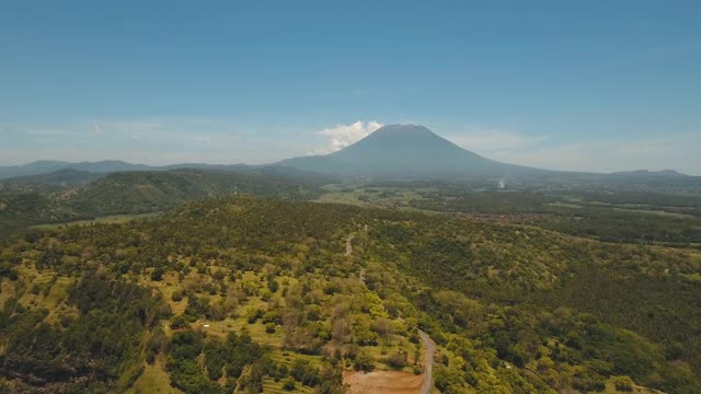 山地景观农田和村庄巴厘岛，印度尼西亚视频素材