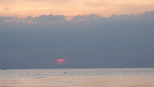 泰国美丽的热带海滩日落视频素材