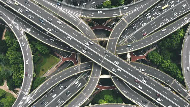 繁忙的道路交叉口视频素材