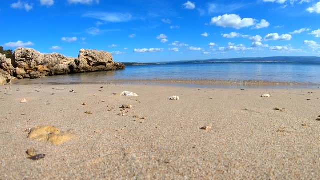 阿尔盖罗海岸的一个小海湾的全景。意大利撒丁岛视频素材