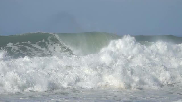 海浪，巨浪，风暴，海水，泡沫，浪花视频素材