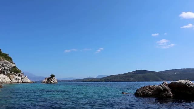 希腊莱夫卡达岛的岩石自然景观，海景视频素材