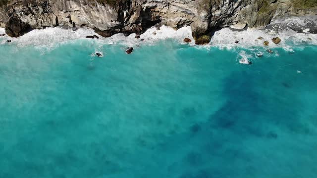 高空深蓝海悬崖海岸台湾台北HD 8视频素材