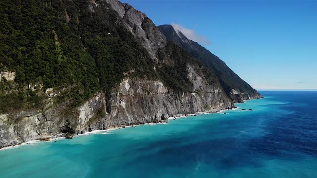 高空深蓝海悬崖海岸台湾台北HD 5视频素材