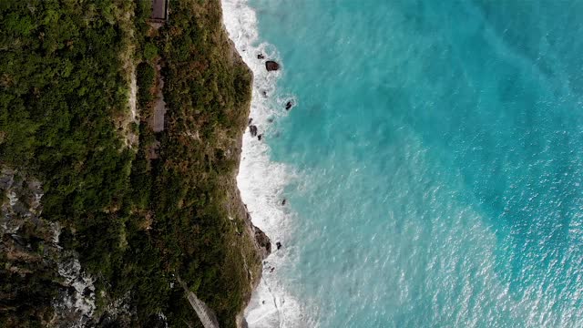 高空深蓝海悬崖海岸台湾台北HD 11视频素材