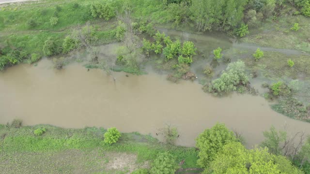 暴雨后河水过剩4K航拍画面视频素材