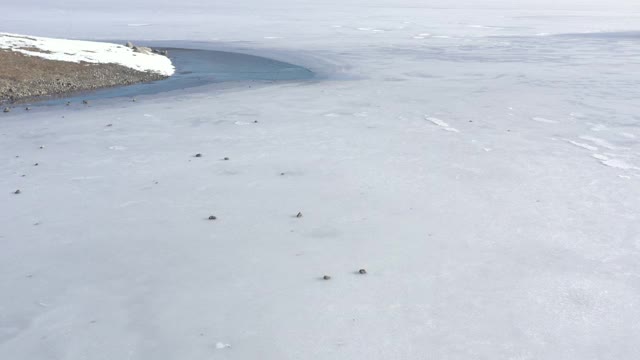 冻结湖面和沿海地区4K无人机视频视频素材