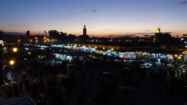 马拉喀什的Jemaa el Fna广场，日落后视频素材