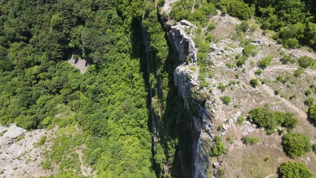 保加利亚Zasele村附近的Stara Planina山视频素材