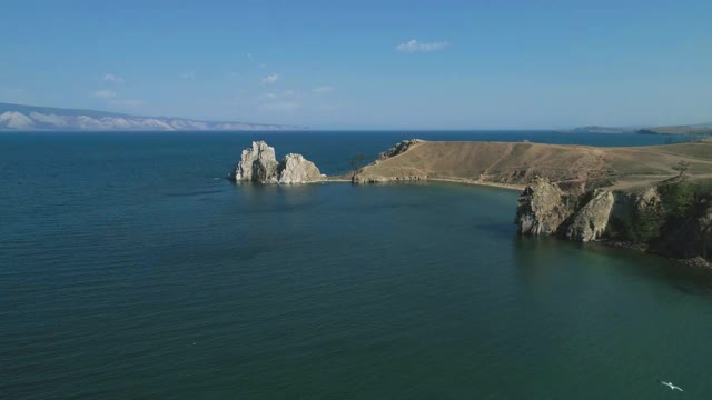 奥洪岛贝加尔湖宁静的鸟瞰图著名的旅游景点视频素材